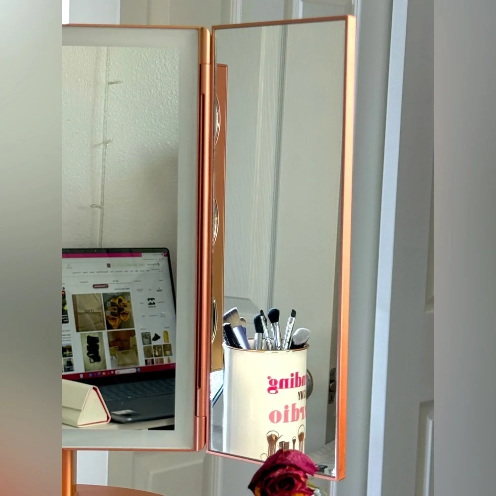 Mirrorvana Cosmetic Mirror